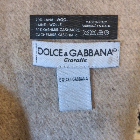 Dolce and Gabbana scarf 70% wool/30% cashmere - Picture 2 of 4